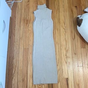 Turtleneck fitted dress